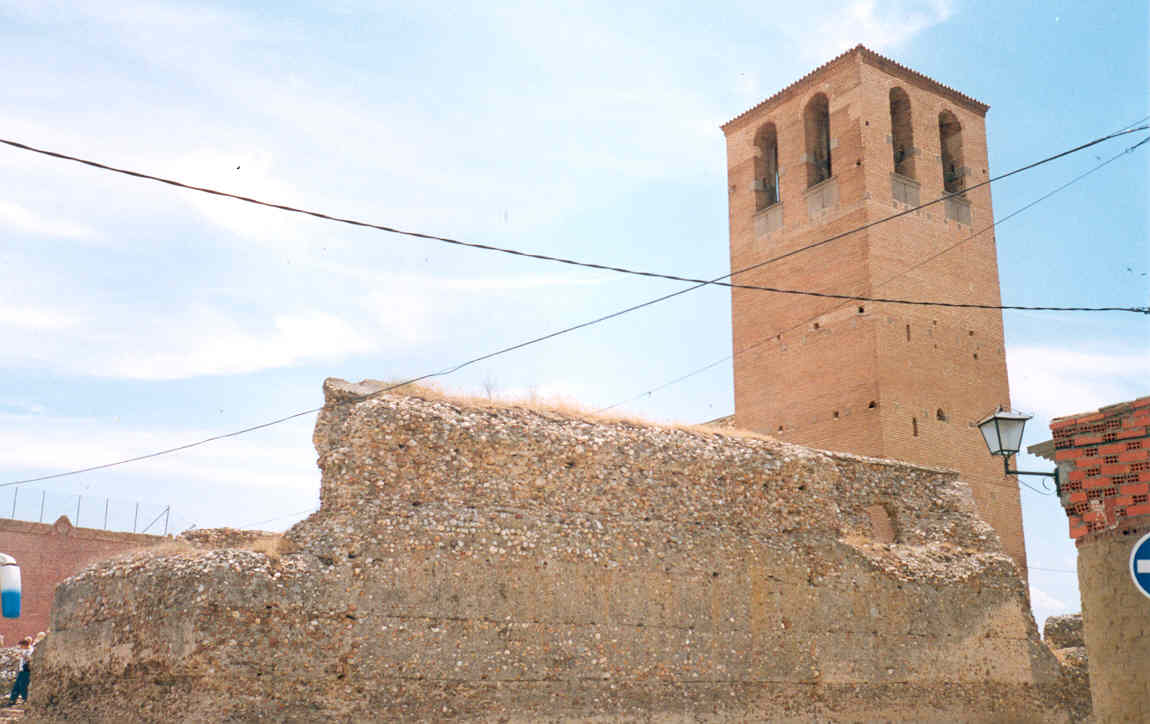 Narros del Castillo, Castillo de Asociación española de amigos de los